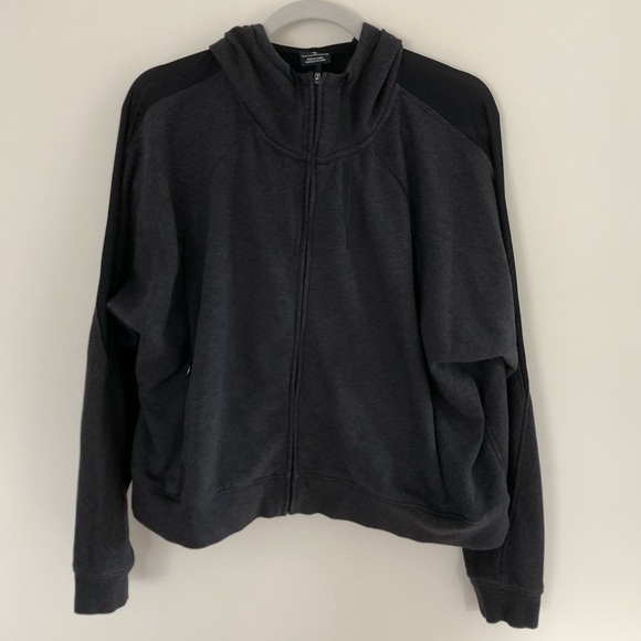 Nike Tops - NWOT Nike Dry Training Jacket Crop